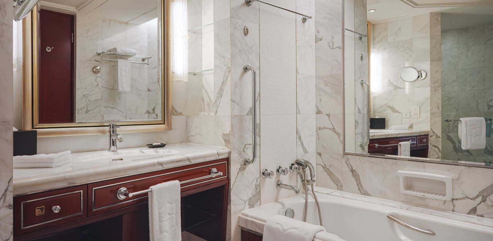 Rooms & Suites